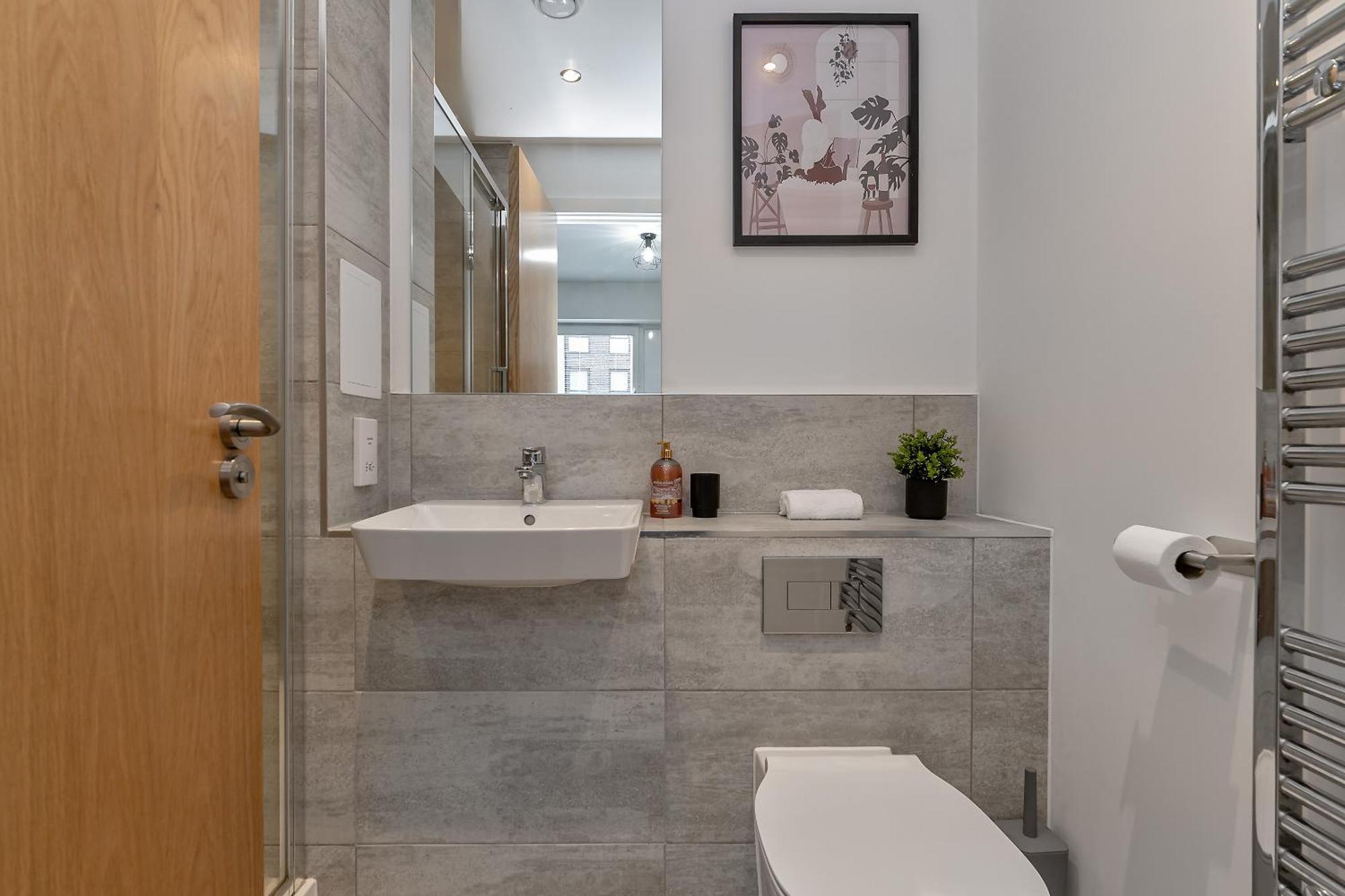 Apartment Premium Airport Suite~free Parking~luxury Condition~balcony~fantastic Location Close To Train Station & Town Centre Luton (Bedfordshire)