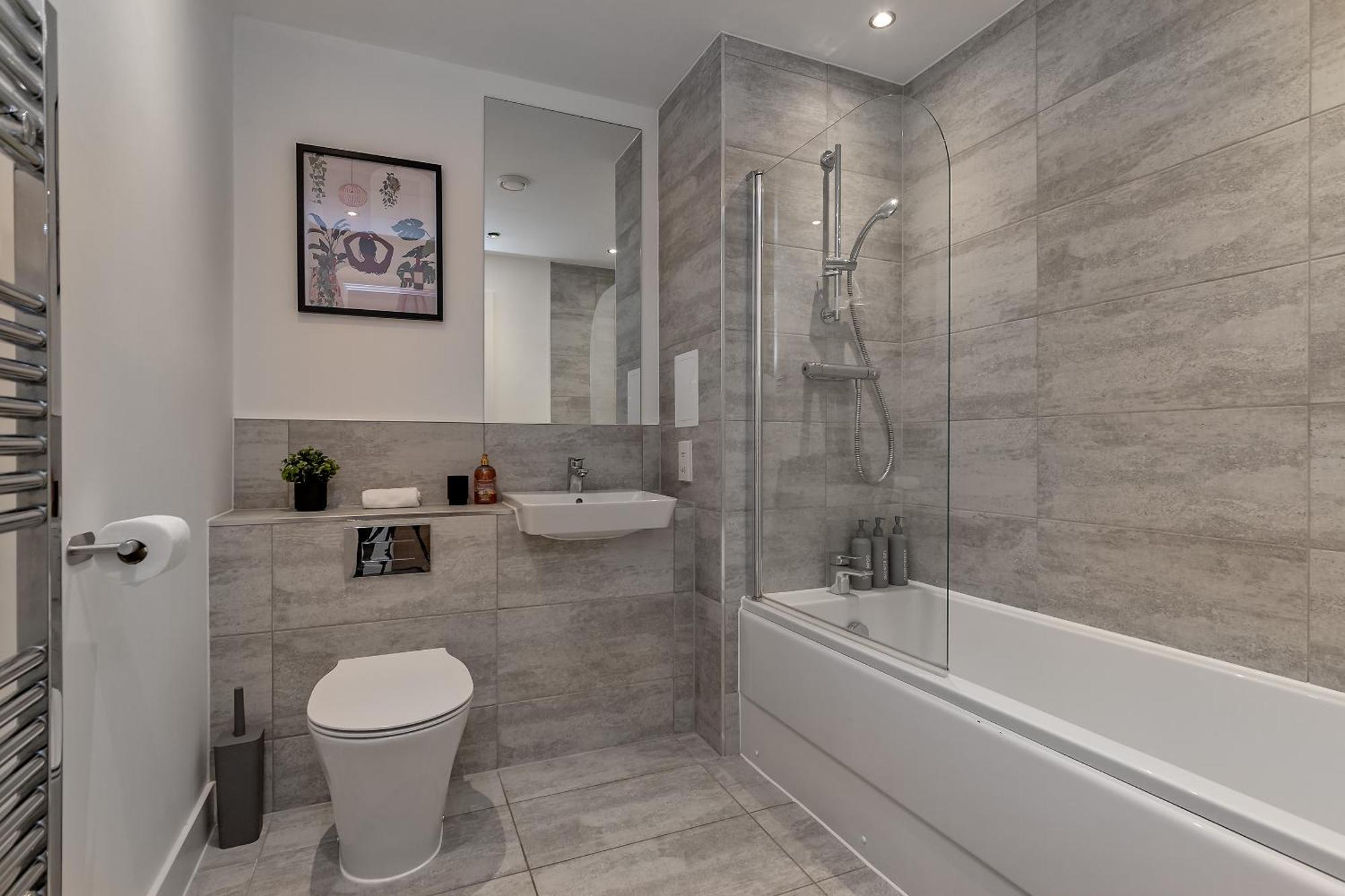 Premium Airport Suite~free Parking~luxury Condition~balcony~fantastic Location Close To Train Station & Town Centre Apartment *
