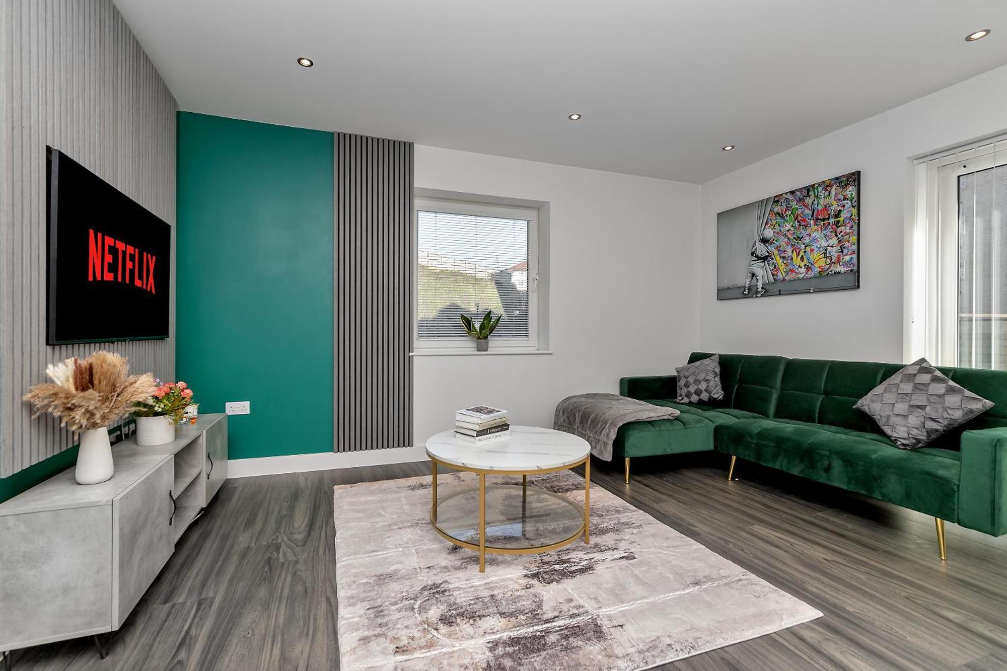Apartment Premium Airport Suite~free Parking~luxury Condition~balcony~fantastic Location Close To Train Station & Town Centre